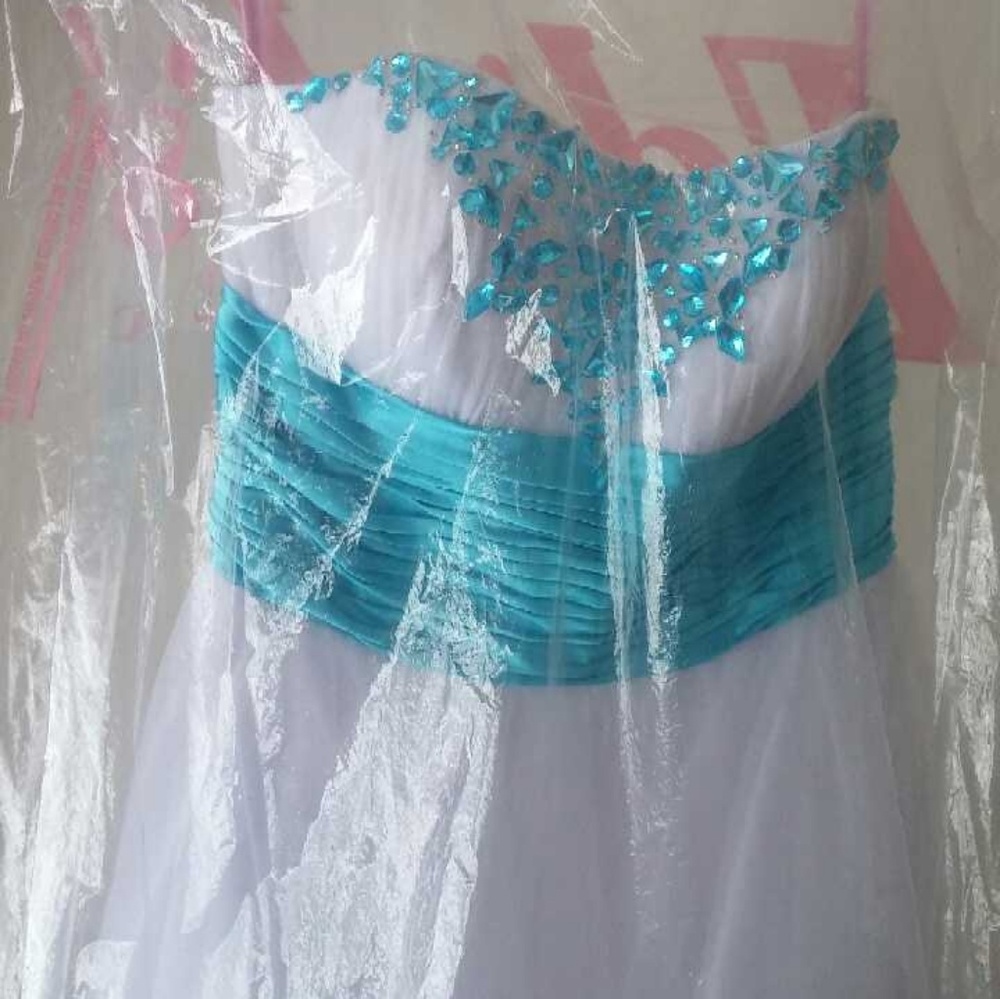 Prom dress - Picture 4 of 4